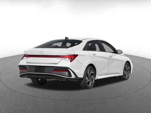Used 2025 Hyundai Elantra SEL FWD image 2