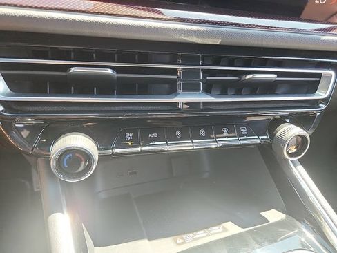 Used 2024 Chevrolet Traverse Z71 w/ Enhanced Driving Package AWD/4WD image 19