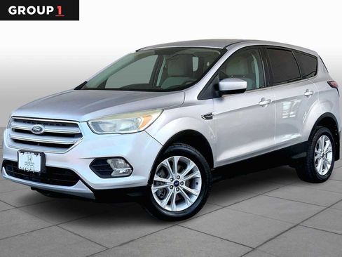 Used 2017 Ford Escape SE image 1