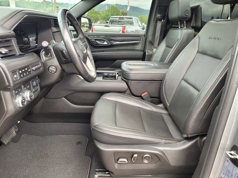 Used 2023 GMC Yukon XL Denali w/ Denali Reserve Package AWD/4WD image 17