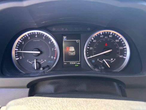 Used 2019 Toyota Highlander XLE AWD/4WD image 16