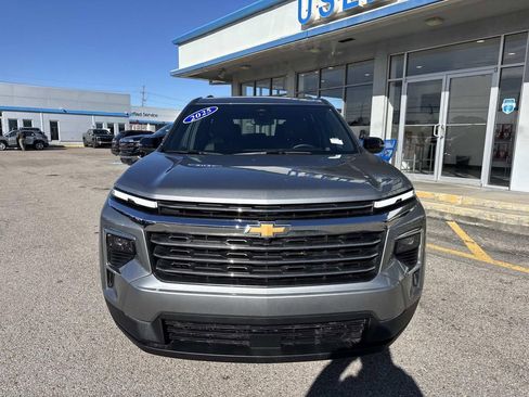 Certified 2025 Chevrolet Traverse LT image 2