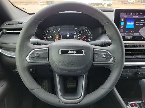 Used 2023 Jeep Compass Limited image 19