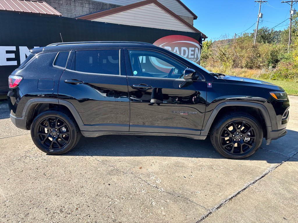 Used 2025 Jeep Compass Latitude w/ Altitude Special Edition AWD/4WD image 8