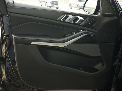 Used 2024 BMW X7 xDrive40i w/ Executive Package image 27