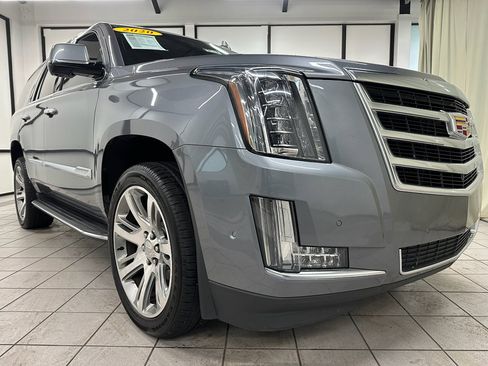 Used 2020 Cadillac Escalade Luxury image 2