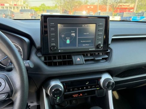 Used 2020 Toyota RAV4 LE AWD/4WD image 19
