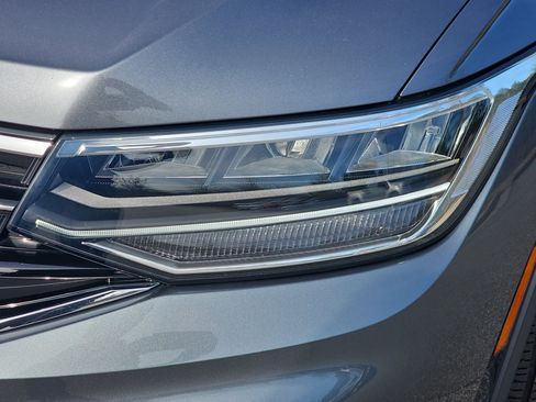 Used 2024 Volkswagen Tiguan SE R-Line image 31