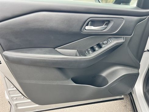 Used 2025 Nissan Rogue SV AWD/4WD image 14