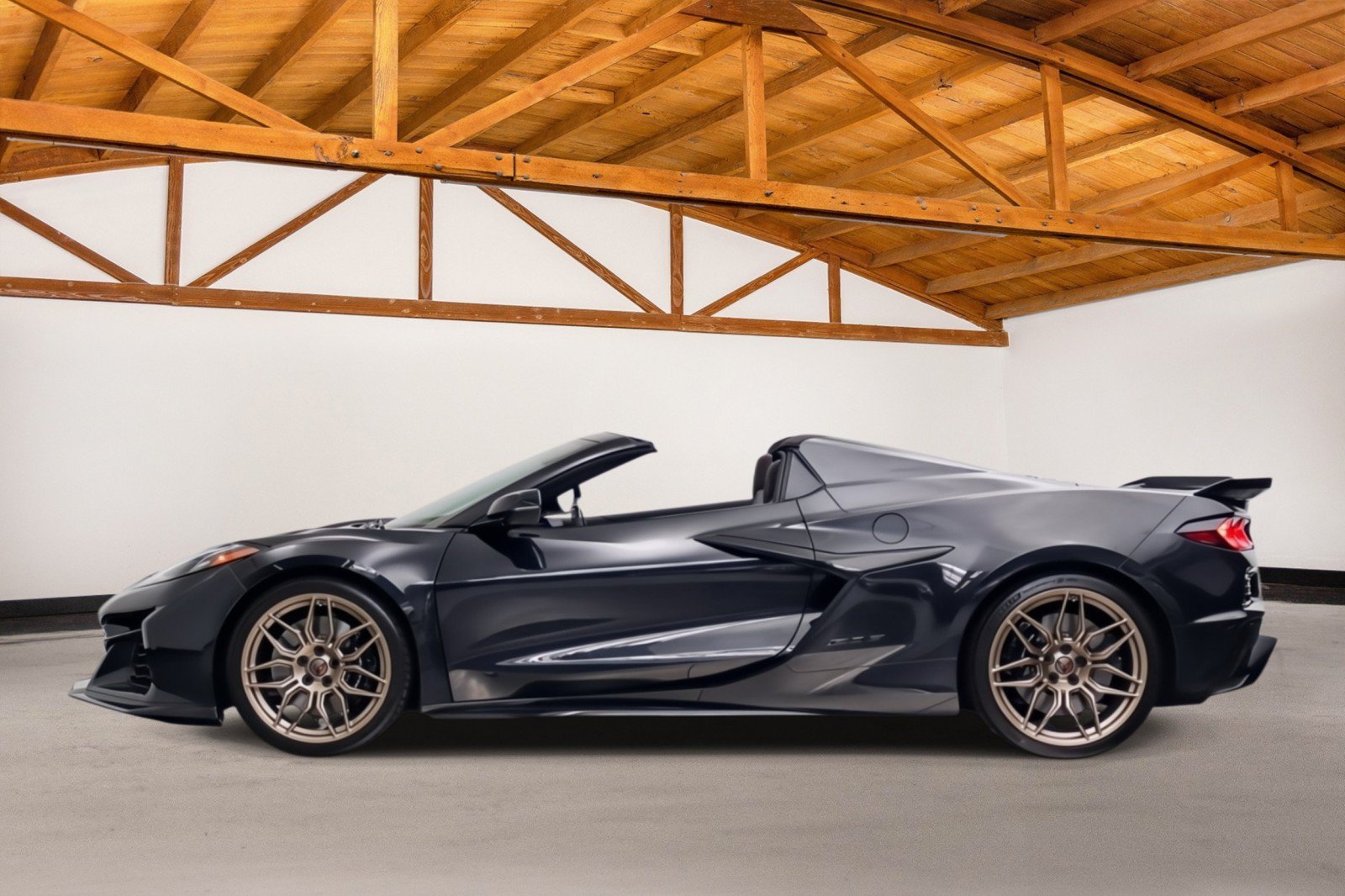 Used 2024 Chevrolet Corvette Z06 RWD image 2