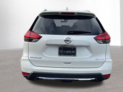 Used 2019 Nissan Rogue SV image 4