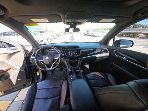 Used 2022 Cadillac XT6 Premium Luxury image 6