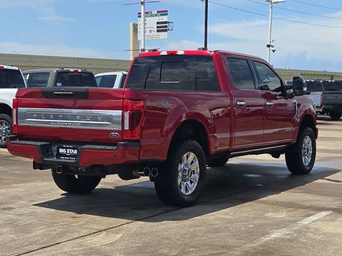 Used 2022 Ford F250 Platinum w/ FX4 Off-Road Package AWD/4WD image 3