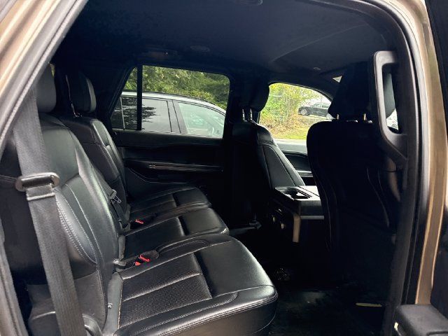 Used 2019 Ford Expedition XLT w/ Equipment Group 201A AWD/4WD image 10