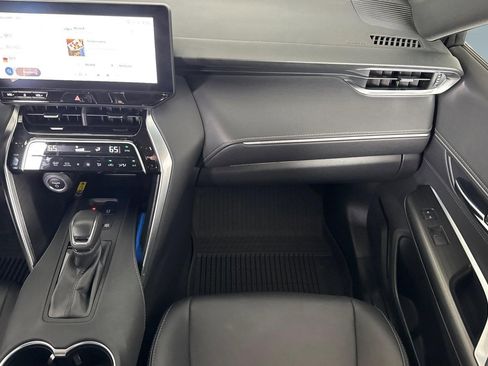 Used 2023 Toyota Venza XLE AWD/4WD image 17