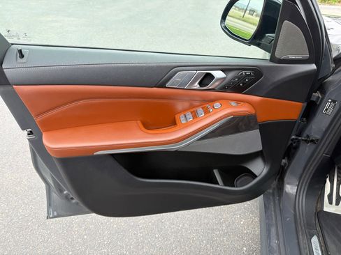 Used 2022 BMW X7 M50i image 24