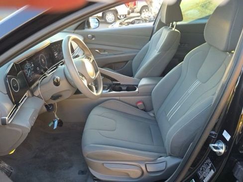 Certified 2025 Hyundai Elantra SEL FWD image 13