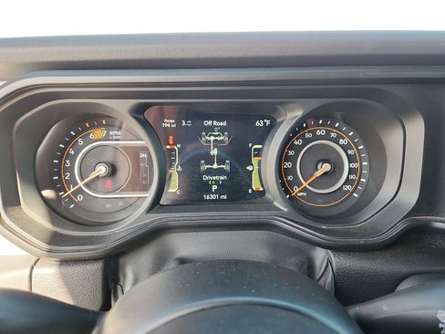 Used 2025 Jeep Wrangler Unlimited Sahara image 17