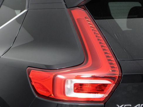 Certified 2023 Volvo XC40 B5 Ultimate w/ Climate Package AWD/4WD image 18
