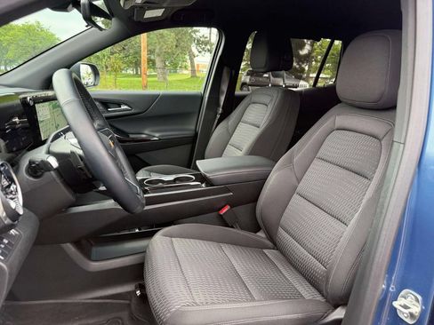 Used 2025 Chevrolet Equinox LT w/ Safety and Technology Package FWD image 16