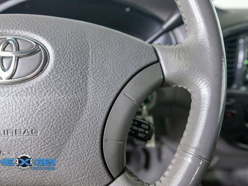 Used 2004 Toyota Sequoia Limited w/ Preferred Accessory Pkg AWD/4WD image 15
