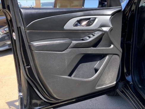 Used 2021 Chevrolet Traverse LS image 22