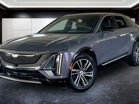 Certified 2025 Cadillac Lyriq Luxury w/ LPO, Floor Liner Package AWD/4WD image 3