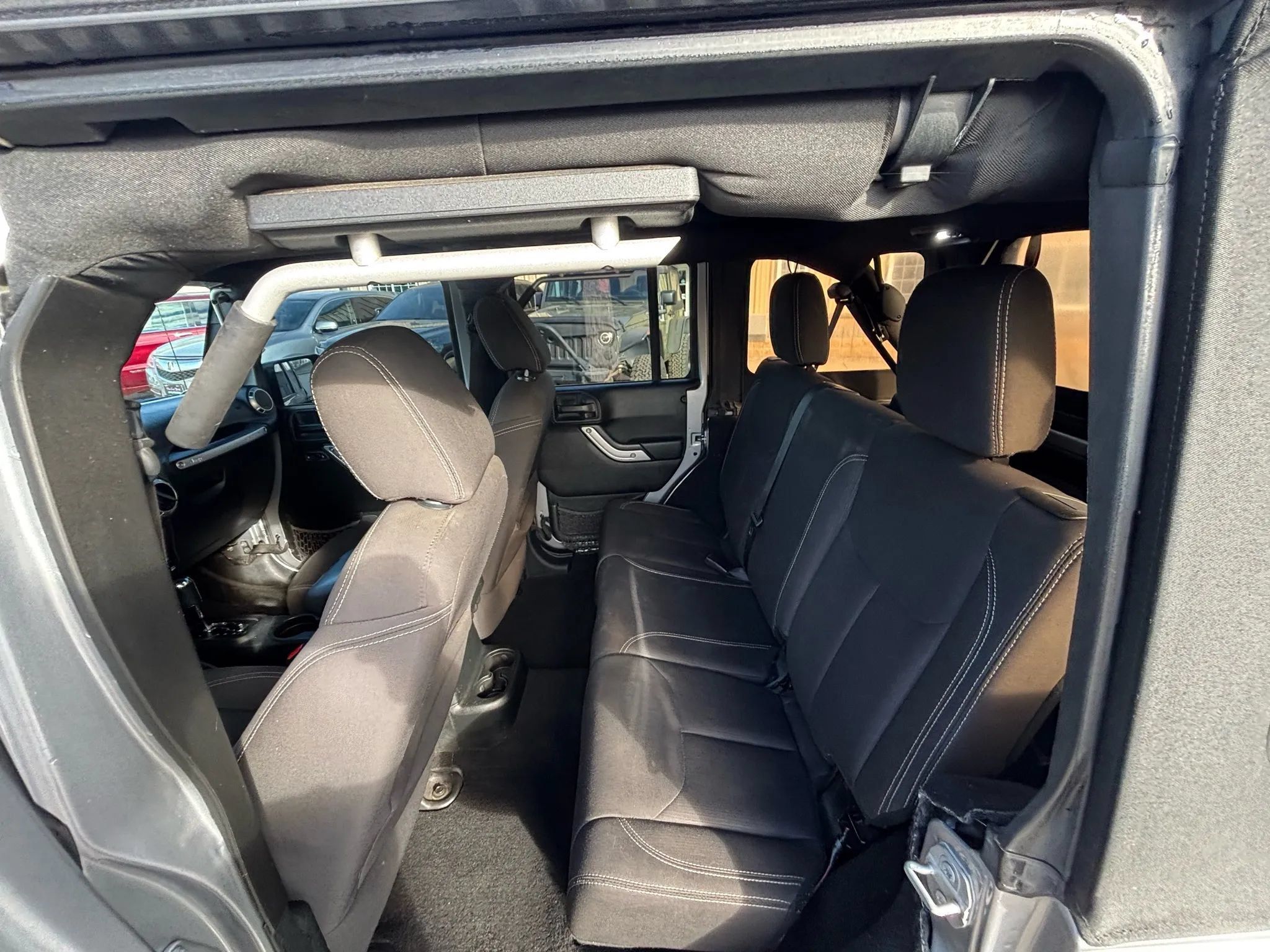 Used 2017 Jeep Wrangler Unlimited Sahara w/ Connectivity Group AWD/4WD image 24