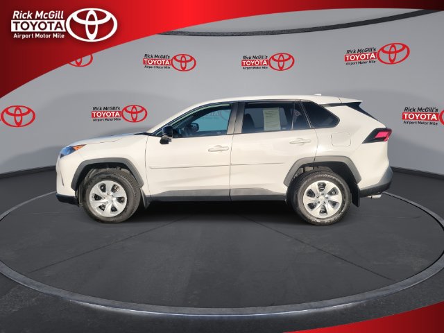 Used 2022 Toyota RAV4 LE AWD/4WD image 5