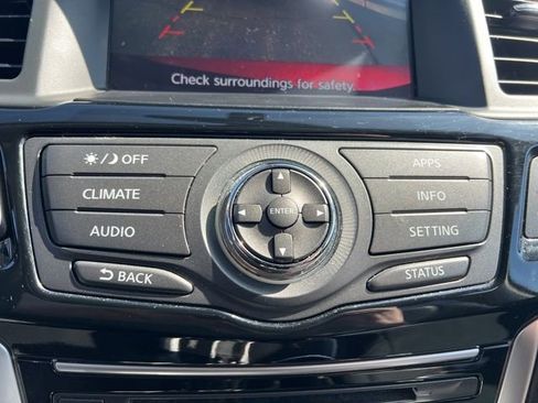 Used 2017 Nissan Pathfinder SV image 20