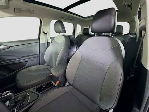 New 2026 Volkswagen Taos SE FWD image 11