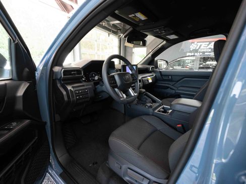New 2026 Toyota 4Runner SR5 AWD/4WD image 8