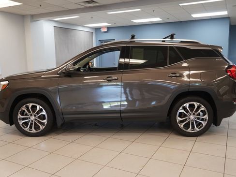 Used 2019 GMC Terrain SLT w/ Preferred Package AWD/4WD image 2
