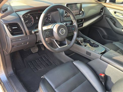 Used 2021 Nissan Rogue SV w/ Premium Package FWD image 17