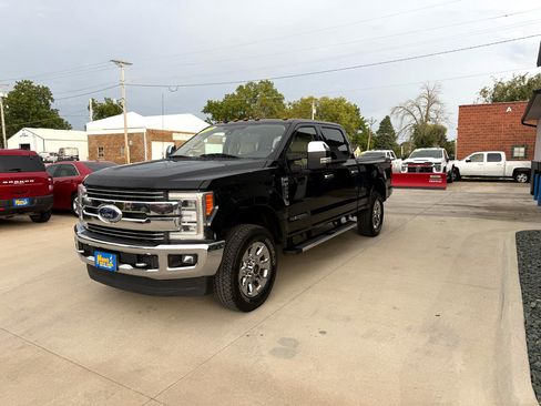 Used 2019 Ford F250 Lariat w/ Lariat Ultimate Package image 3