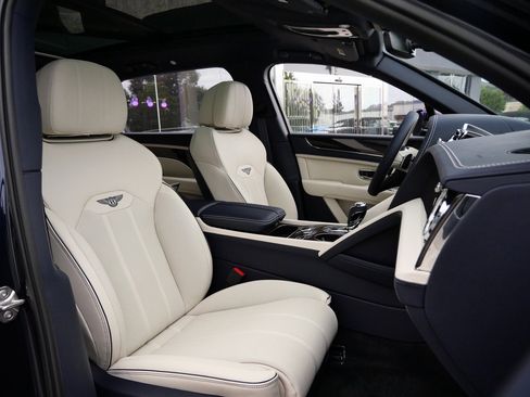 New 2025 Bentley Bentayga Extended Wheelbase image 26