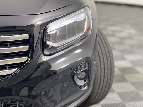 New 2025 Mercedes-Benz GLB 250 4MATIC image 5