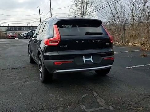 Used 2025 Volvo XC40 B5 Core image 7