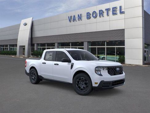 New 2025 Ford Maverick XLT w/ Equipment Group 301A AWD/4WD image 7