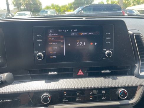 Used 2025 Kia Sportage LX FWD image 21