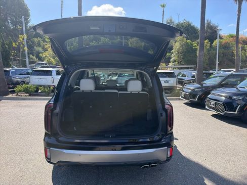 Used 2025 Kia Telluride EX image 8