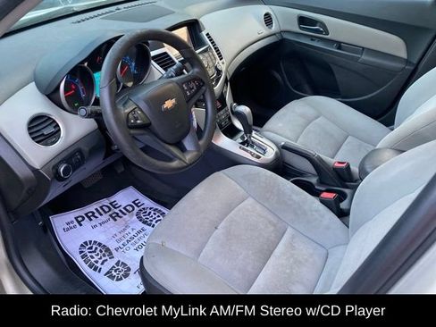 Used 2015 Chevrolet Cruze LT w/ Technology Package FWD image 8