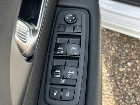 New 2026 Chrysler Pacifica Select image 47