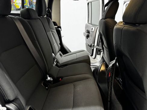 Used 2022 Jeep Gladiator Willys image 44