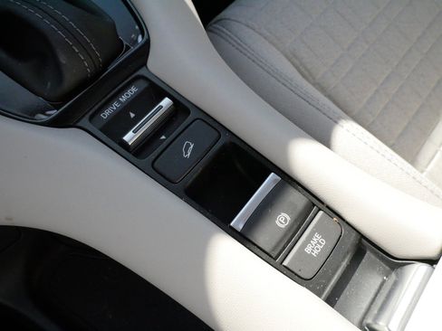 Certified 2026 Honda HR-V LX image 25