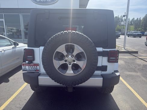 Used 2016 Jeep Wrangler Unlimited Sahara w/ Connectivity Group AWD/4WD image 6