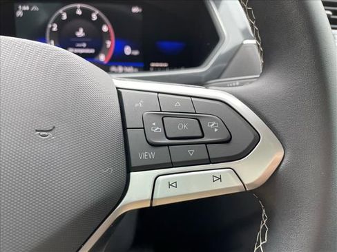 Used 2022 Volkswagen Tiguan SE w/ Panoramic Sunroof Package AWD/4WD image 24