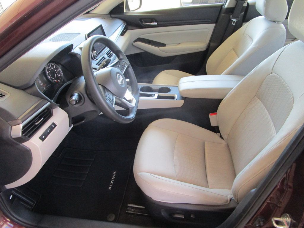 Used 2025 Nissan Altima 2.5 SV FWD image 17
