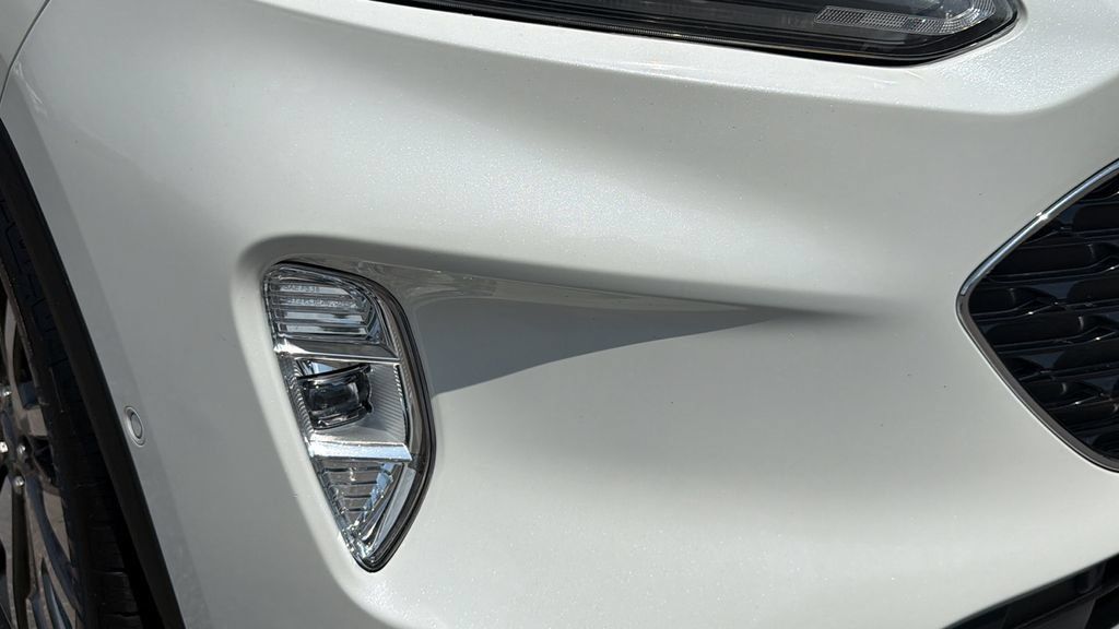 Used 2020 Ford Escape Titanium FWD image 10
