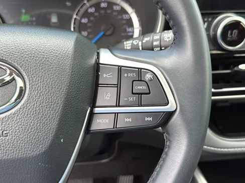 Certified 2024 Toyota Highlander XLE AWD/4WD image 13
